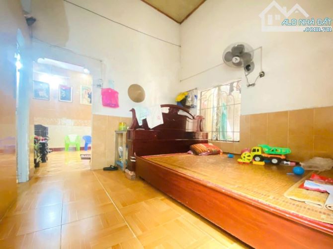 Bán nhà 1 trệt 2 lầu còn mới gần BigC Ngã tư Vũng Tàu, Biên Hòa, 78m2, giá 4 tỷ.