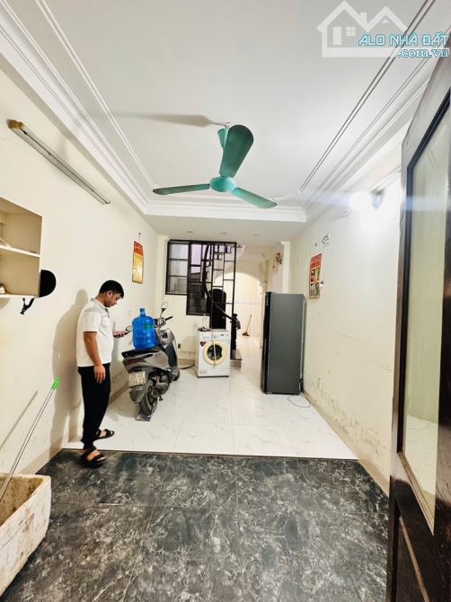 Bán nhà phố Mỹ Đình 40m2 x 5T - Ngõ thông - Ô tô - KD - Full Nt ở ngay 7,76 tỷ.