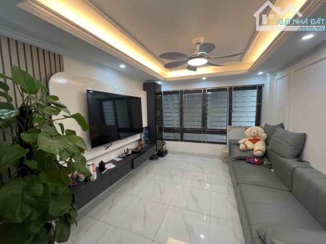 Bán nhà Kim Giang, Thanh Liệt, Lô góc, gần ô tô, 40m2, 8.25 tỷ