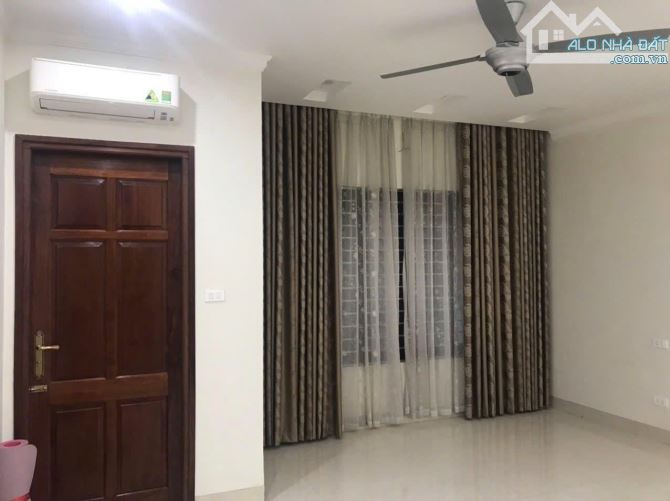 Cho thuê nhà Hoàng Quốc Việt – Cầu Giấy DT 65m x 5 tầng, ngõ 3 ôtô giá 21tr/th