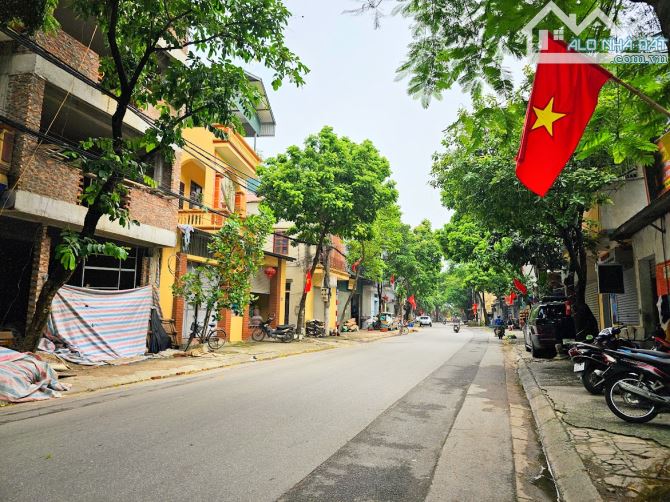 Mặt đường Ngọc Hồi bán đất tặng nhà 103m2 mt 7 Lô góc Ô tô tránh Vỉa hè Kinh doanh