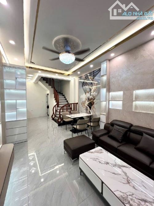 Bán nhà Văn Quán Hà Đông, nhà đẹp như tranh, nội thất xịn sò, 35m2, 6.9 tỷ