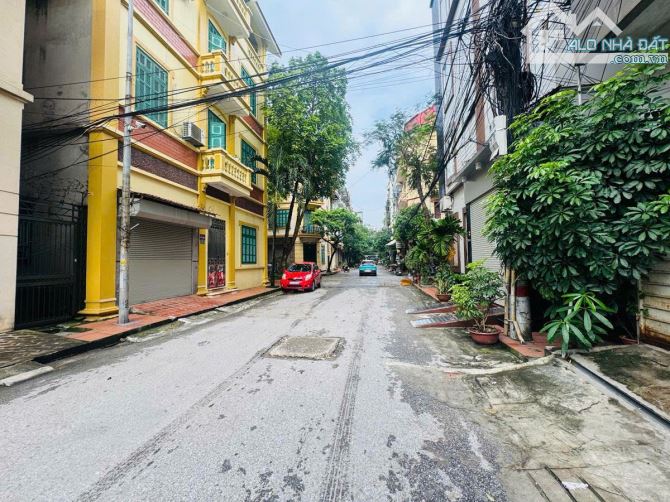 PHÂN LÔ ĐẠI KIM, LÔ GÓC, NGÕ THÔNG, GẦN HỒ, VỈA HÈ, THANG MÁY CHỜ, Ô TÔ TRÁNH, KINH DOANH