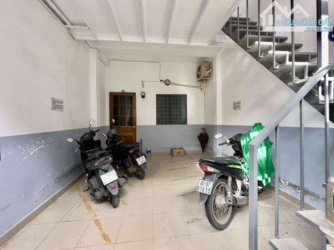 Bán nhà CHDV mặt tiền - Dương Quảng Hàm P6 Gò vấp - 107M2 - 4 Tầng , 4 Phòng - 18,9 tỷ TL