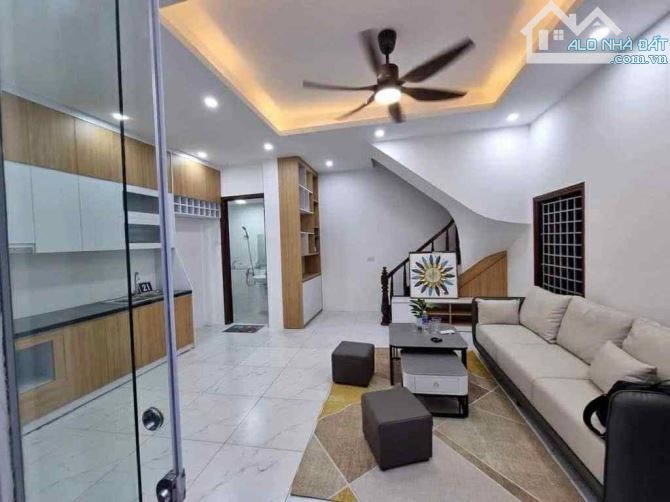 Chính chủ gửi bán nhà Mễ Trì nhà siêu đẹp = vào ở ngay