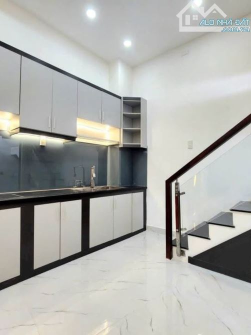 Bán nhà đường Bình Đức, Q.8, P.15. DT 129m2 (6x21.5m), 2 tầng, 2PN. Sổ đỏ chính chủ. Giá
