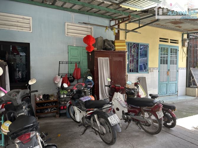 Nhà ngộp Hẻm Xe Hơi đường số 10 LINH XUÂN THỦ ĐỨC DT: 180m2 Giá 5.8 Tỷ