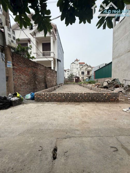 Chủ nhà nhờ bán lô đất đẹp ô tô ngủ trong đất tại thôn Trung Oai, Tiên Dương, Đông Anh, HN