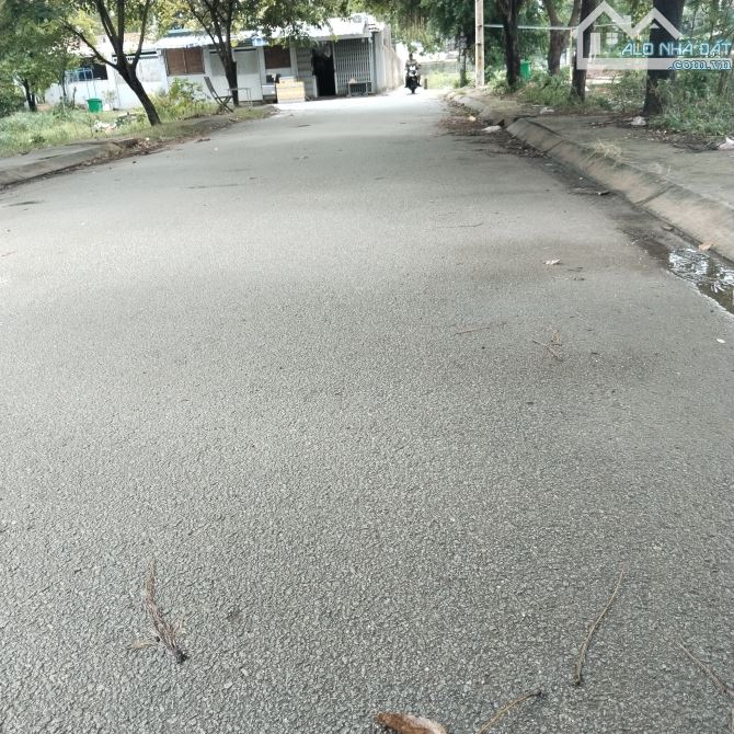 🔥SIÊU PHẨM 2 MẶT TIỀN SÁT KDC HOÀNG HẢI - BÀ ĐIỂM HÓC MÔN.DT 130M2 NHÀ 3 TẦNG - ( 8M*16.5