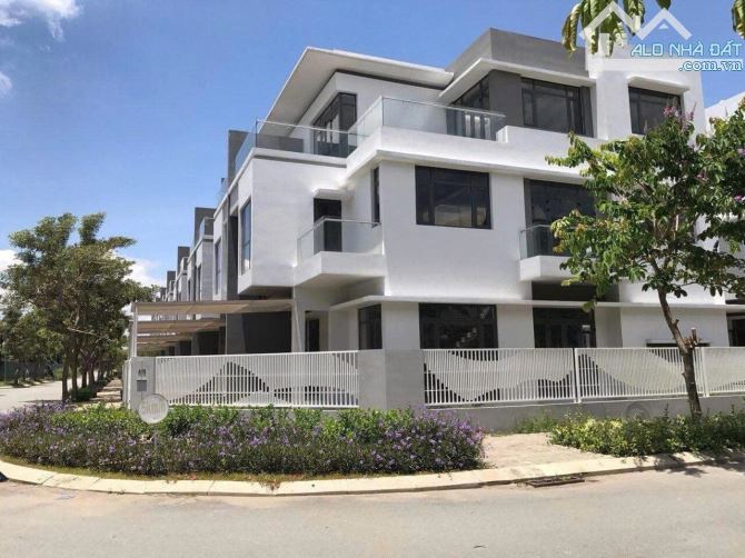 Bán gấp biệt thự Mặt tiền Bùi Tá Hán, Q2 - DT: 8x20m hầm 3 tầng - giá bán 40 tỷ