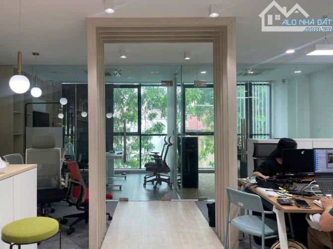 Cho thuê Văn phòng View đẹp 80m2 tại mặt phố Phan Đình Phùng, Ba Đình, Hà Nội.