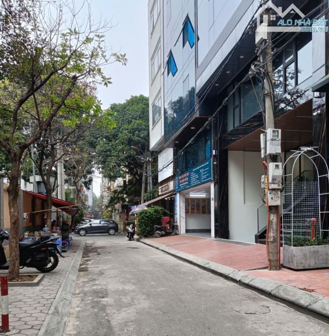 Phân Lô VIP Hoàng Quốc Việ DT105m²-3Tầng-M.Tiền 8.6m, Vỉa Hè KD, 2ÔTô Tránh, Giá 36.5 Tỷ