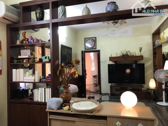 BÁN NHÀ TẬP THỂ HOÀNG NGỌC PHÁCH – GẦN PHỐ LÁNG HẠ – SỔ ĐỎ CHÍNH CHỦ – 60M² – 4,32 TỶ