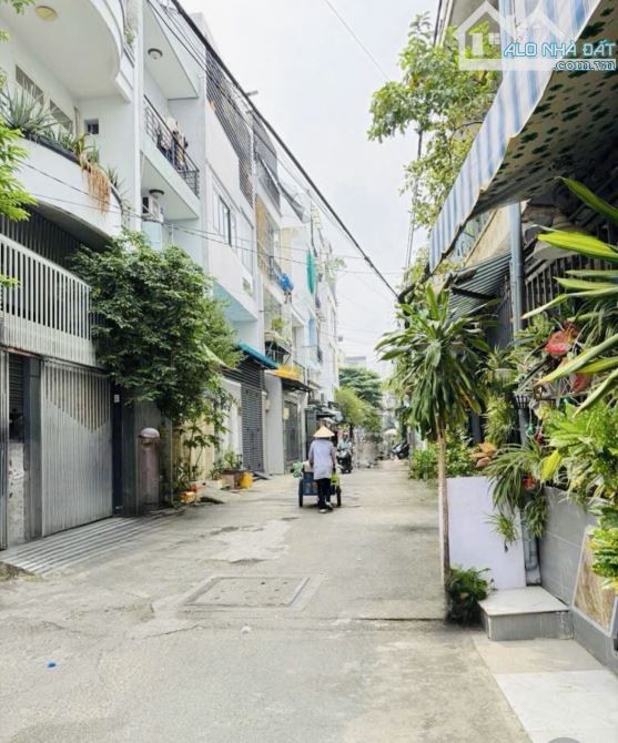 Bán nhà đẹp, hẻm ô tô 4m, sát MT Trịnh Đình Trọng, Tân Phú, 53m2 , 4 tầng, giá 6,93 tỷ TL