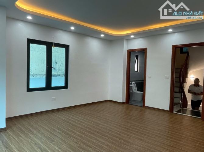 CỰC HIẾM TRUNG TÂM ĐỘI NHÂN BA ĐÌNH 18 TỶ DT 50M MT 5M 7T  MẶT NGÕ Ô TÔ TRÁNH