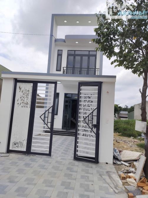 BÁN NHÀ 1 TRỆT 1 LẦU, P.THỚI HOÀ, TP.BẾN CÁT, DT:4.2x24, TC100%, SHR, GIÁ 2,350 TỶ