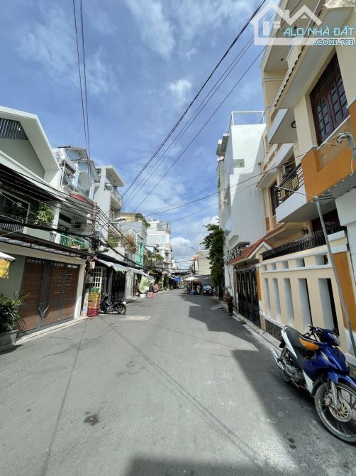 HẺM XE HƠI 8M QUẬN 7, MẶT BẰNG KINH DOANH, 4x17M, LÊ VĂN LƯƠNG
