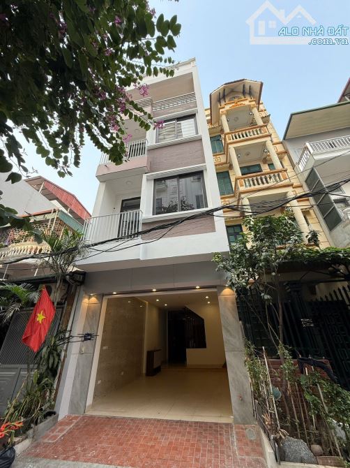 Bán nhà phúc đồng, khu 918, đường oto tránh vỉa hè đẹp