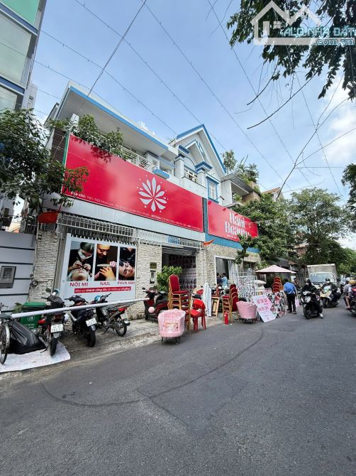 Bán biệt thự mặt tiền đường Hoa Lan, phường 2, Phú Nhuận, DT: 8*18M, Hầm 3 tầng đẹp