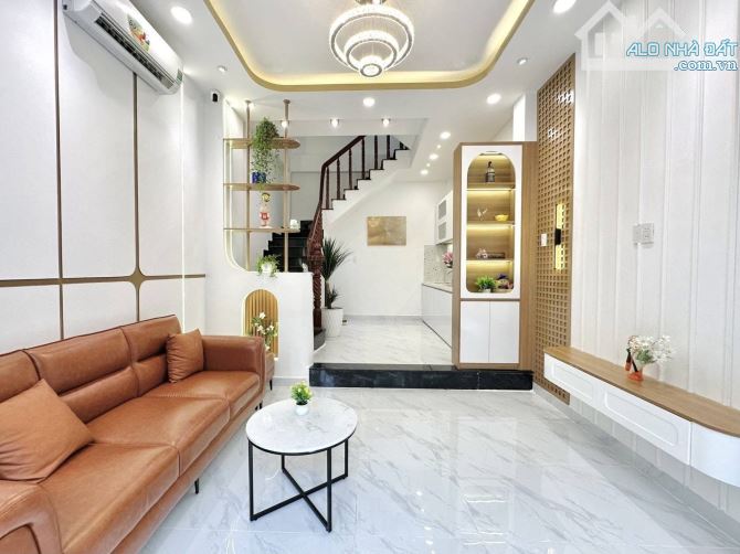 OTO ĐỖ CỬA, Hàng Xóm AeonMall phố Bát Khối, Long Biên 34m2 x 5Tầng NHỈNH 7TỶ