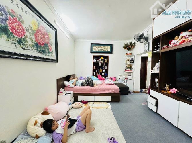 BÁN NHÀ MỸ ĐÌNH - DÂN XÂY FULL NỘI THẤT - VỊ TRÍ ĐẸP GẦN Ô TÔ - DT 40M2, 5 TẦNG, HƠN 8 TỶ