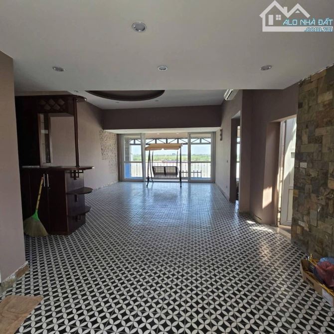 BIỆT THỰ 4T MP AN DƯƠNG VƯƠNG TÂY HỒ DT KHỦNG 170M2 MT 8M GIÁ MỀM 36 TỶ Ô TÔ ĐỖ NGÀY ĐÊM.
