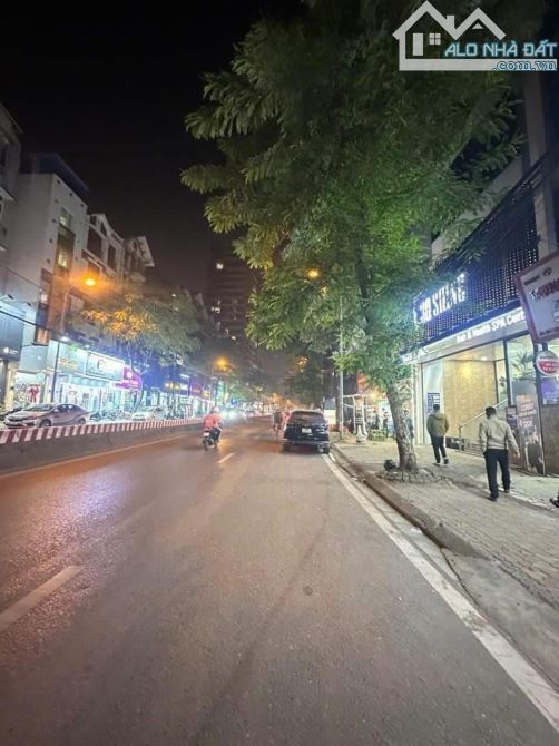 BÁN ĐẤT TẶNG NHÀ GIÁ ĐẦU TƯ Ô TÔ VÀO NHÀ 10M RA MP LẠC LONG QUÂN TÂY HỒ  197M2 MT 15M 48 T