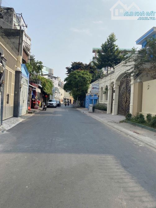 Căn Hộ Dịch Vụ đường Phạm Văn Bạch, Tân Bình, 80m2 nhà 5 tầng có hầm chỉ hơn 11 đồng.