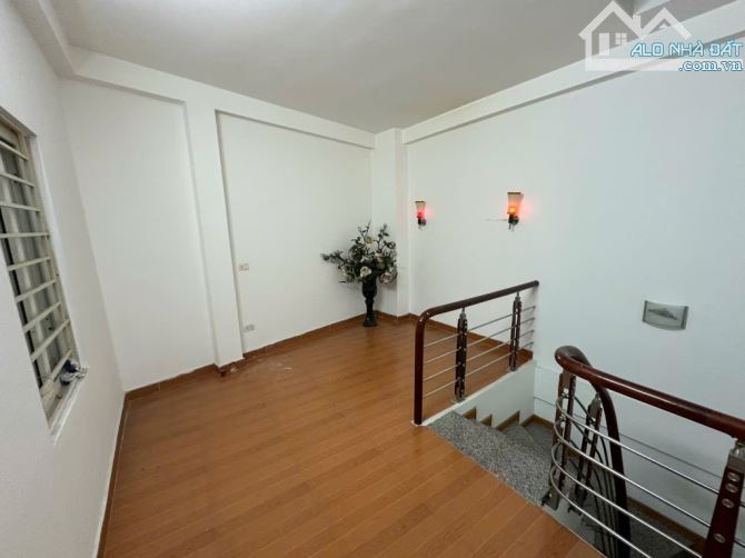 NHÀ ĐẸP NGỌC THỤY Ở NGAY -TRƯỚC NHÀ THOÁNG,SÁNG -MO RNING ĐỖ CUẨ - SỔ ĐẸP NỞ HẬU MT: 3,5 M