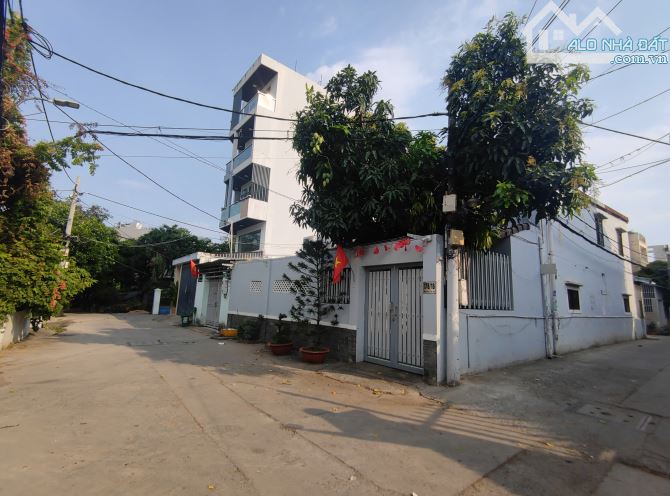 Nhà trệt, lửng, căn góc 2 mặt hẻm 5m đường DHT42, 9.5x20m, giá 10.98 tỷ
