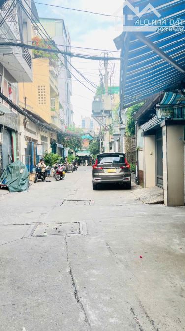 Bán nhà sát mặt tiền Cách Mạng Tháng Tám Quận10 đúc 4tầng 5PN 56m2 ngang 5.1m giảm gần 2tỷ