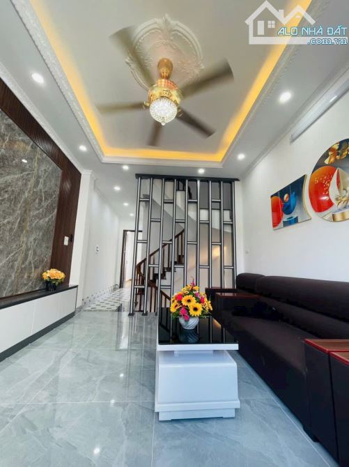 Bán Nhà TĐC Lạc Thị, 40m x 5 Tầng Mới Đẹp, Vỉa Hè, Ô tô Tránh, Ngay Dự Án Ga, Vành Đai 3.5