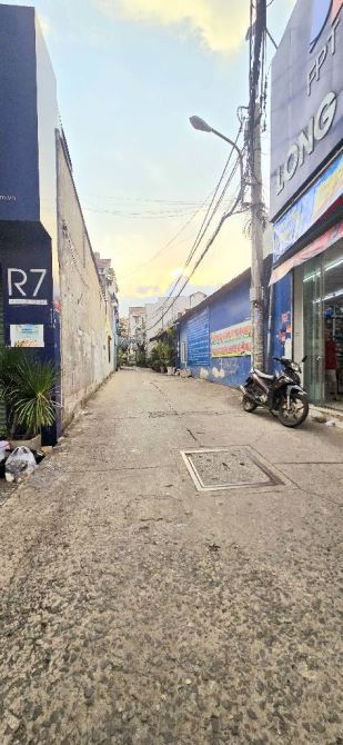Nguyễn văn quá quận 12 ,nhà xưởng ngang 6.2m gần mặt tiền