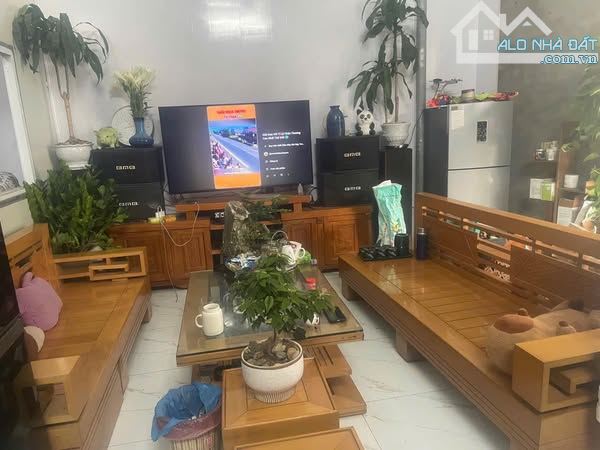 Phương Nhị, Liên Ninh, Thanh Trì. DT:70m, C4, MT:6.2m, giá: 7.6tỷ, oto 7chỗ, gần oto tránh