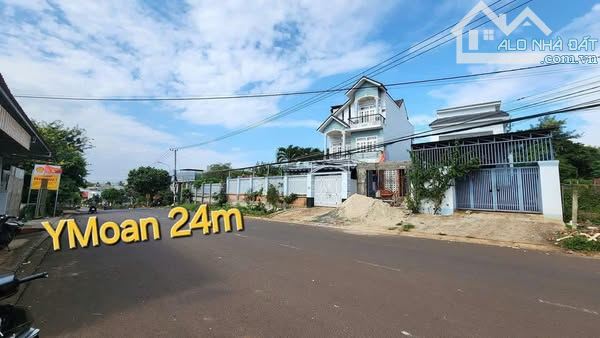 GÓC 02 MẶT TIỀN ĐẤT SỐ 387 Y MOAN, DT: 7,9X20M, THỔ CƯ 100%, GIÁ: 6,3 TỈ
