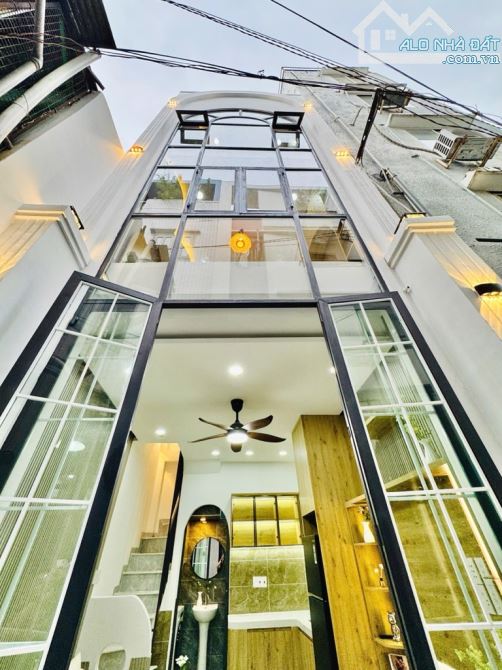 Bán nhà Huỳnh Văn Bánh Phú Nhuận, 4 tầng, full nội thất xịn sò, sổ vuông A4, chỉ 4.x tỷ