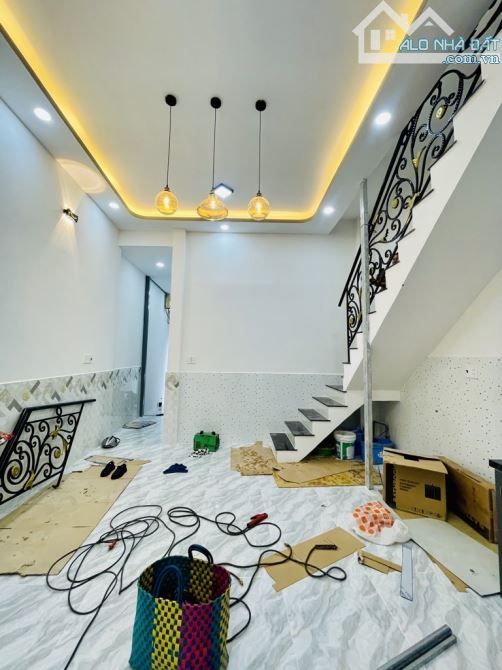 NHÀ MỚI ĐẸP LUNG LINH – HẺM XE HƠI THÔNG – GẦN GÒ XOÀI, LÊ VĂN QUỚI