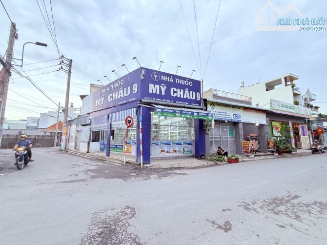 cần bán nhanh lô đất cực đẹp và hiếm, mt 5.6m, dt 100m2, giá cực mềm, ngay chợ hiệp thành