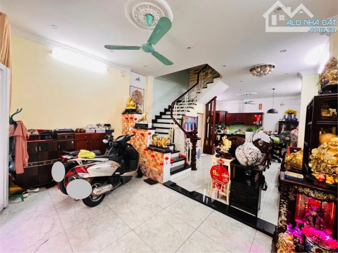 📣 CHỦ SỐC NHIỆT GIẢM 1 TỶ 1 –  NHÀ ĐẸP CMT8, Q10 - 5 PN - NỞ HẬU LỚN - GIÁ MỚI 9,8 TỶ!