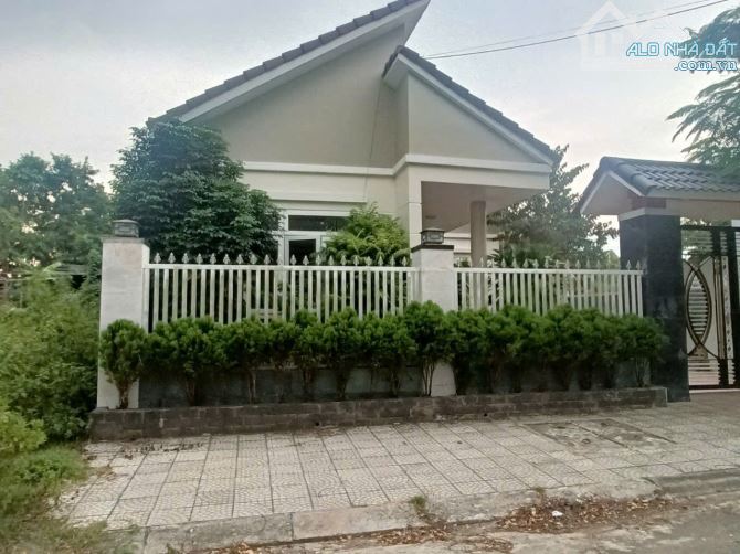 Bán biệt thự mái thái 288m2, đường 7,5m trên hòa ninh gần khu thương mại tự do