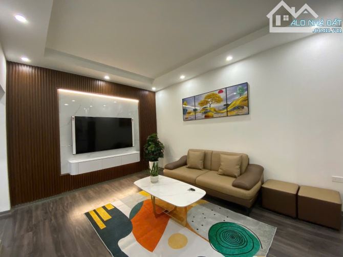 BÁN NHÀ MẶT PHỐ NGUYỄN XIỂN, VỊ TRÍ ĐẮC ĐỊA, SẦM UẤT, TẤP NẬP, 41 M2, 18 TỶ 9