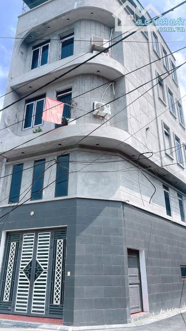 Thôn Ba Chữ - Phúc Thịnh -Hà Nội 45m 5 tầng lô góc thoáng mát ô tô 7c vào nhà