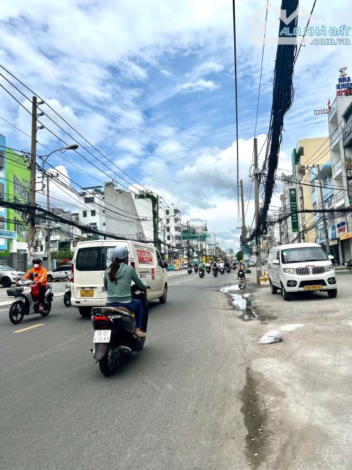 Bán nhà quận 10, gần Metro Cách Mạng Tháng 8, 2 Tầng, 65m2, lô góc, sổ nở hậu, 7.65 Tỷ