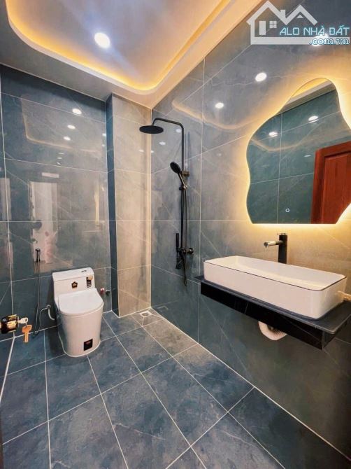 Bán nhà 4 tầng, TT Nhà Bè. 60m2 - Hẻm xe hơi - full nội thất. Chỉ 7 tỷ hơn xíu - 10