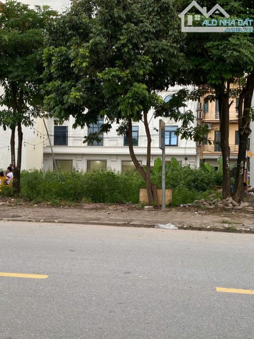 Siêu phẩm đất 2 mặt tiền -  mặt phố ô tô - kinh doanh đỉnh - 100M² - giá tốt 13,5 tỷ - 1