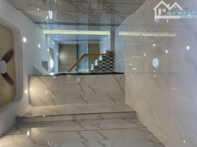 Bán nhà 3 tầng mới đẹp, hẻm xe hơi - DT: 32m2 x 3 tầng - ngay Lạc Long Quân TB - 4.x tỷ - 1