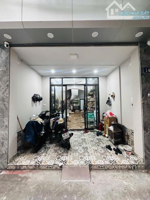 Bán Nhà Lạc Long Quân 5 Tầng Thang Máy - DT 60M²×5 Tầng Thang Máy ÔTô Đỗ Cửa - Kinh Doanh - 1