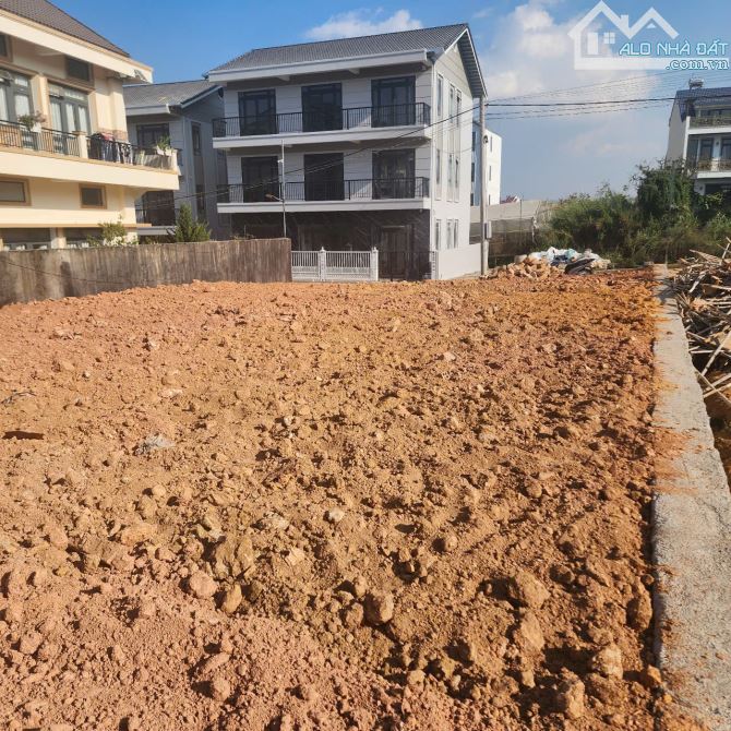 Đất Biệt thự vạn Hạnh- P8 Đà Lạt.  - 652m2 - ngang 26.89m  - 25 tỷ - 1