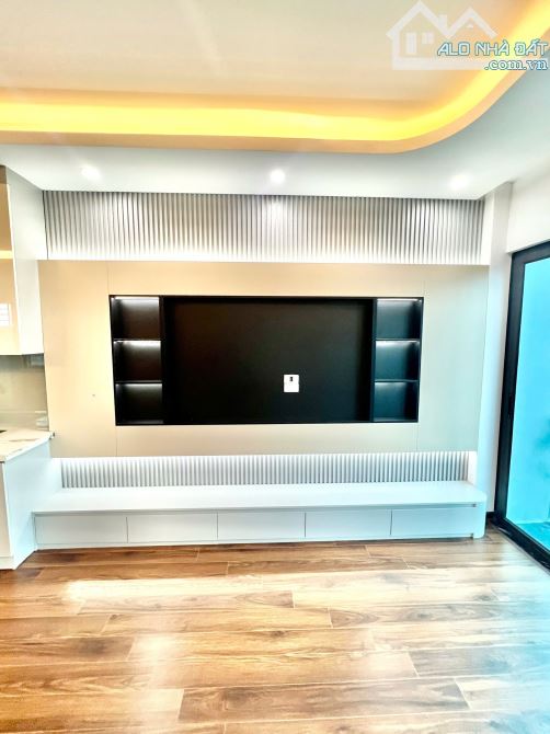 Bán nhà Cự Khối cực đẹp, Lô góc, ô tô vào nhà, 6 tầng, thang máy, 47m2, giá chỉ 8,9 tỷ. - 1