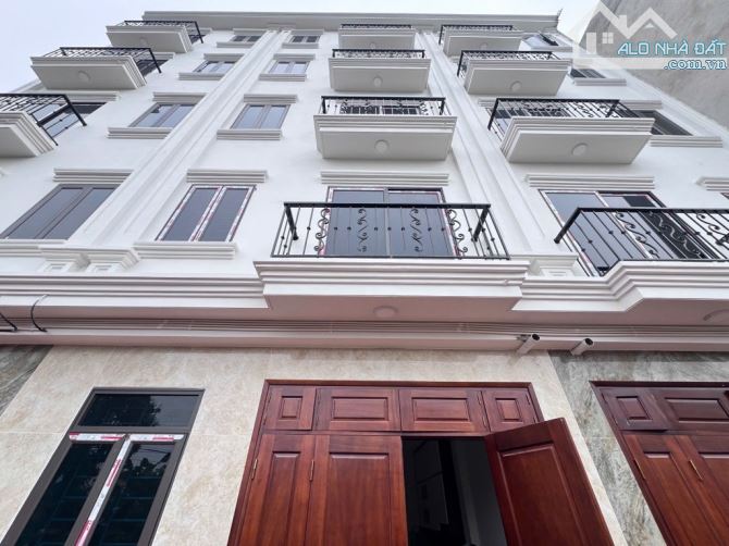 HOÀNG LIÊN 5,35 TỶ OTO ĐỖ CỔNG , GẦN PHỐ 5 TẦNG  Nhà xây mới, thiết kế hiện đại 5, mỗi tần - 1